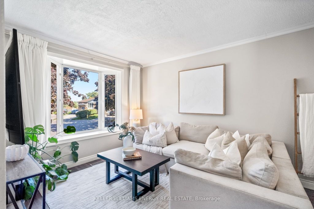 Photo of 6 Fairbairn Court, Clarington, ON L1C 4K9 (MLS # E12498318)