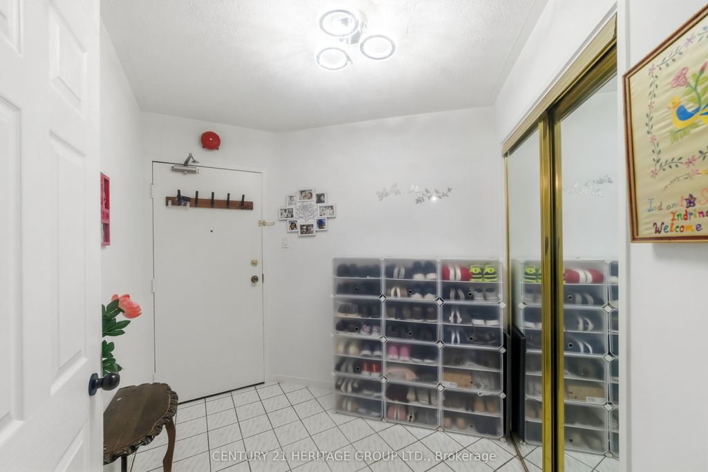 Photo of 2323 Confederation Parkway #1408, Mississauga, ON L5B 1R6 (MLS # W13055714)