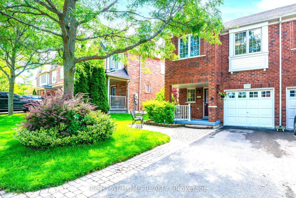 Photo of 204 Burgess Crescent, Newmarket, ON L3X 2T9 (MLS # N13637838)
