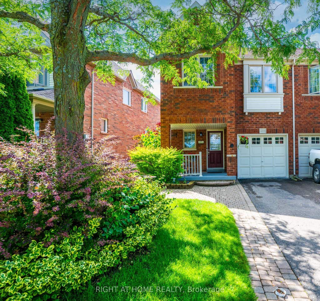 Photo of 204 Burgess Crescent, Newmarket, ON L3X 2T9 (MLS # N13637838)