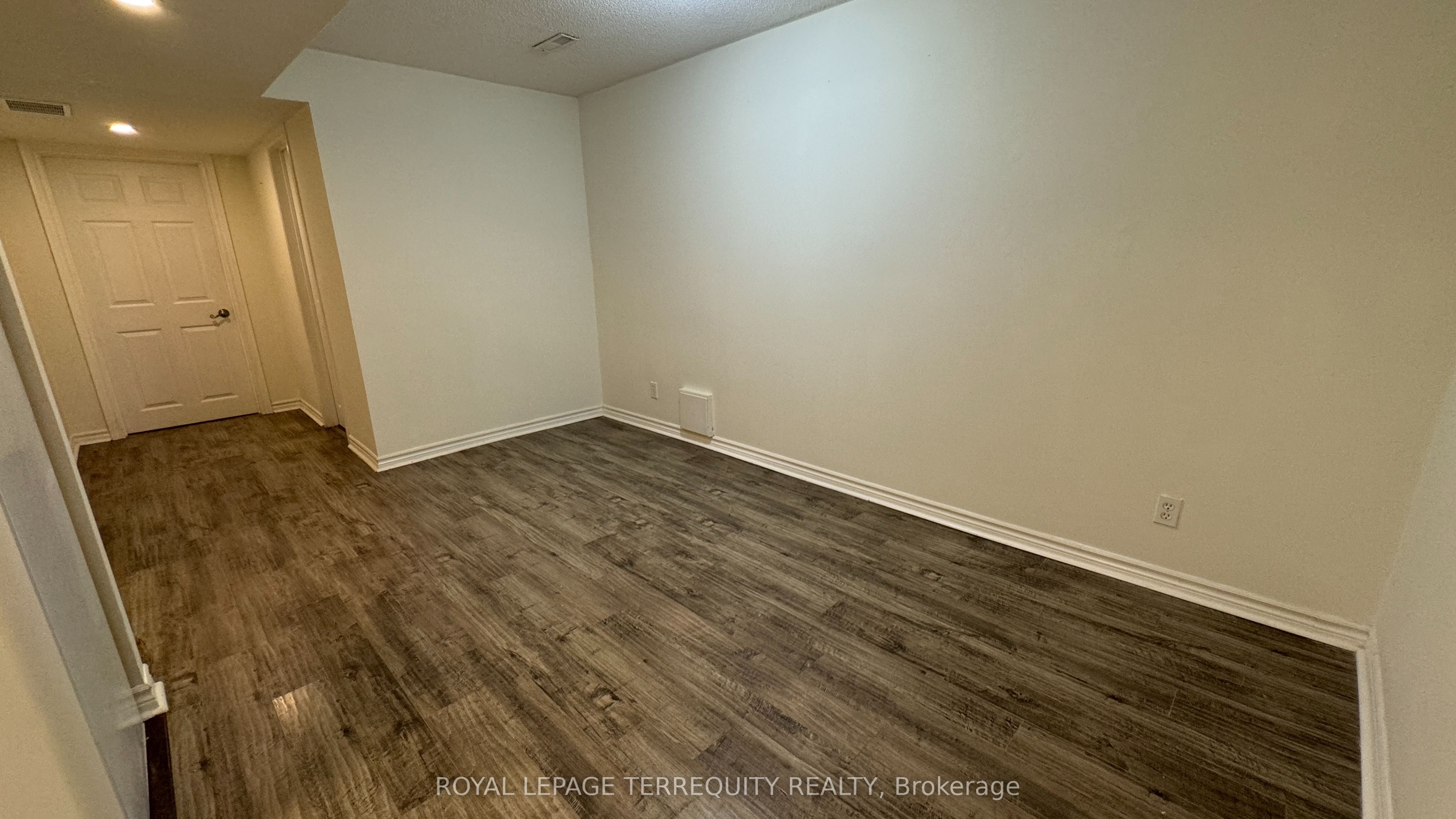 5464 Tenth Line W BSMT