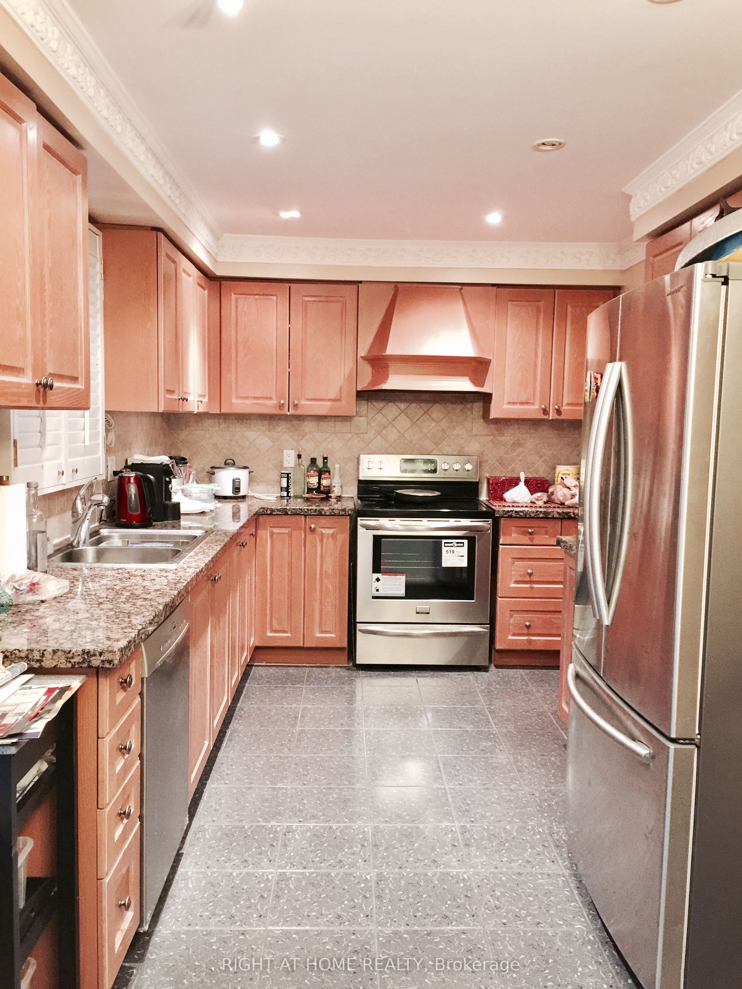 239 Ridgefield Crescent