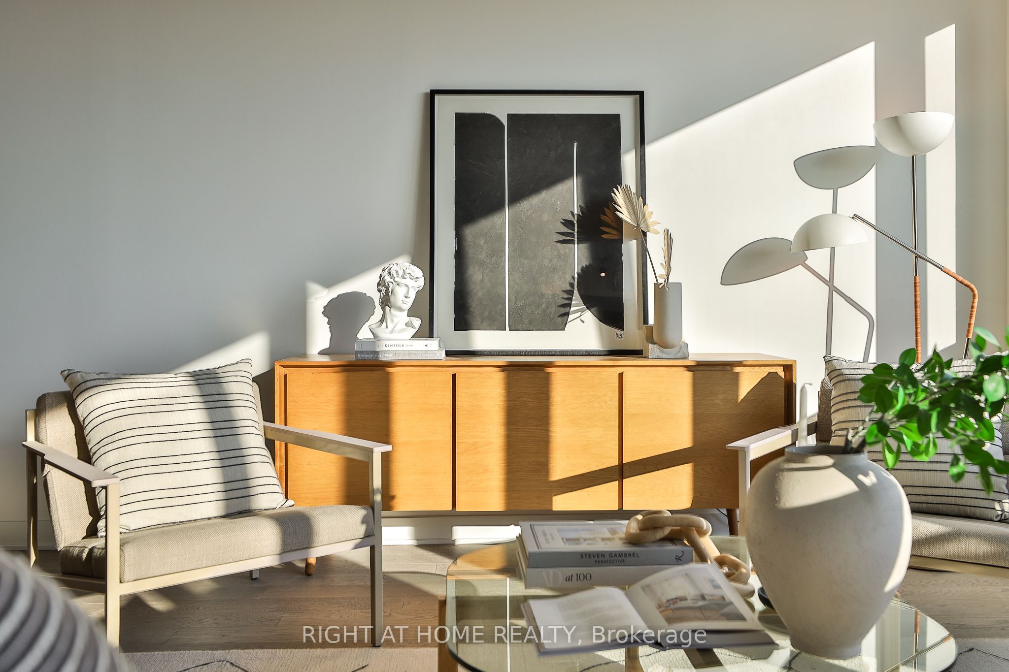 2720 Dundas Street W 607