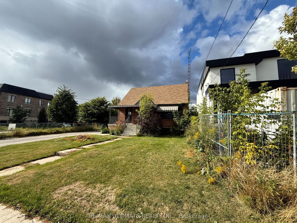 Photo of 90 Glen Long Avenue, Toronto, ON M6B 2M3 (MLS # W12367258)