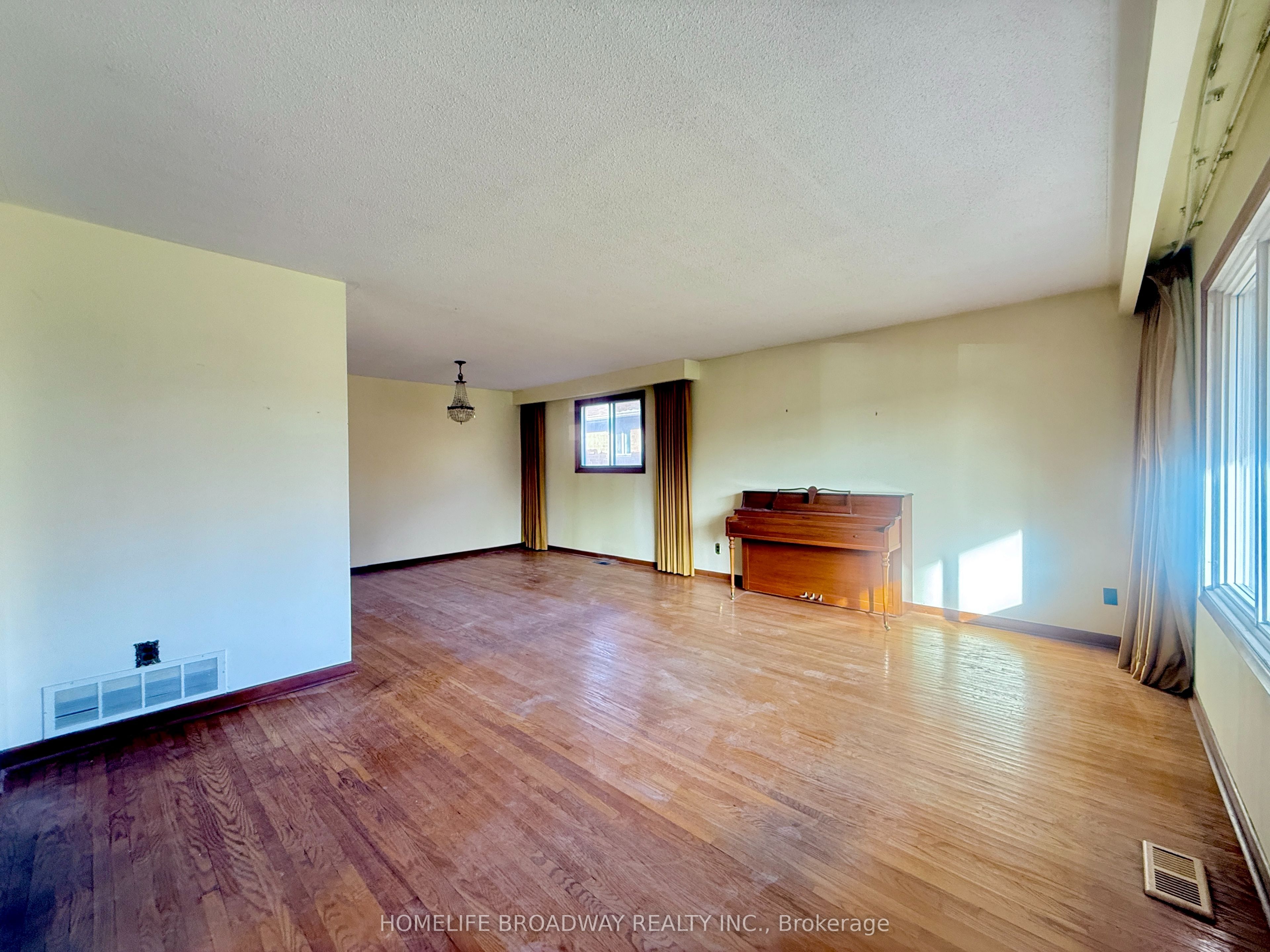 31 Fred Varley Drive