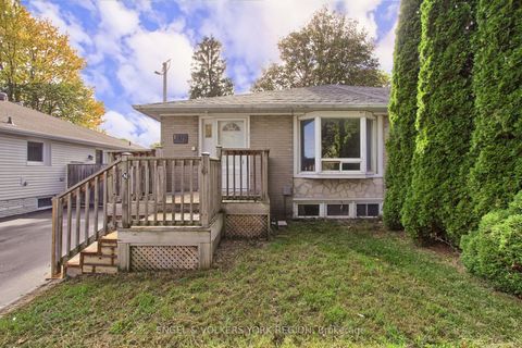Photo of 106 Sheldon Avenue, Newmarket, ON L3Y 2L4 (MLS # N12465490)
