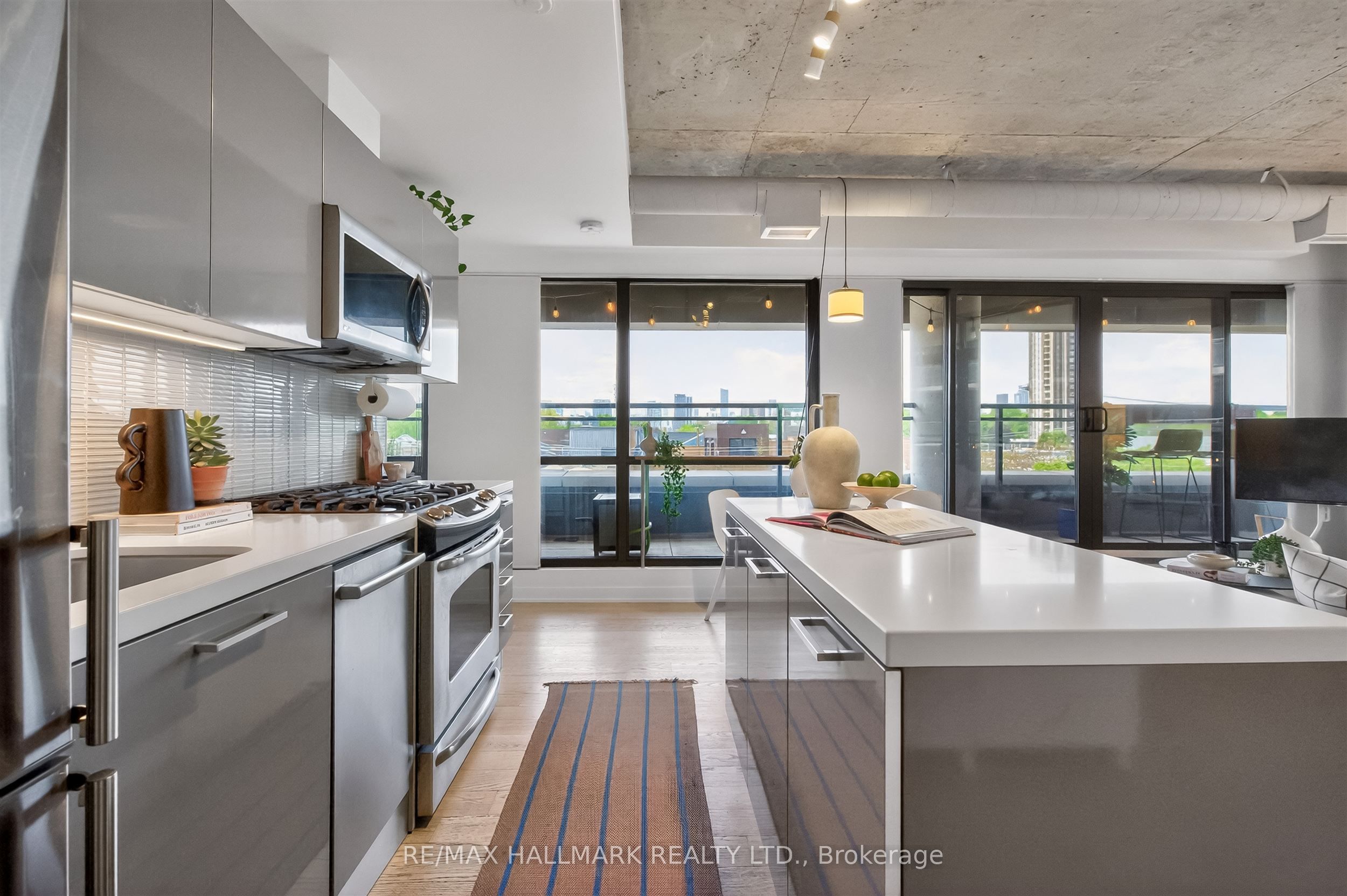 319 Carlaw Avenue 508