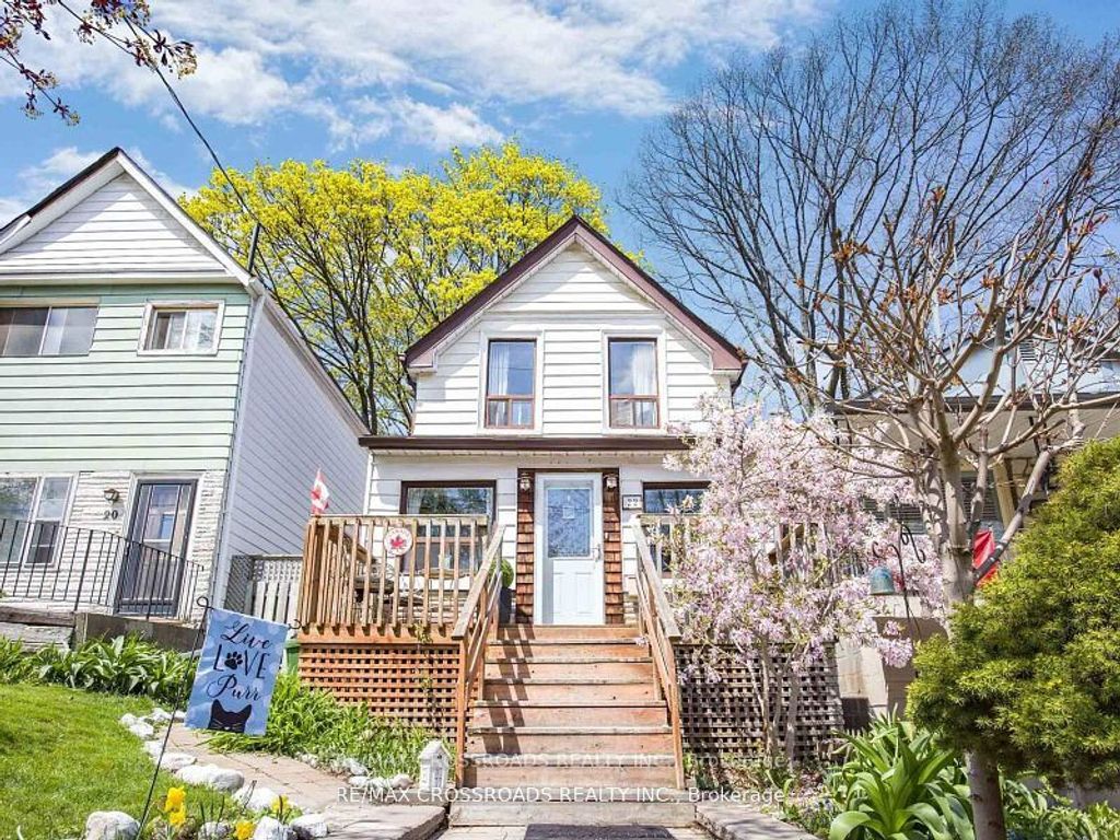 Photo of 22 Ivy Avenue, Toronto, ON M4L 2H7 (MLS # E12267586)