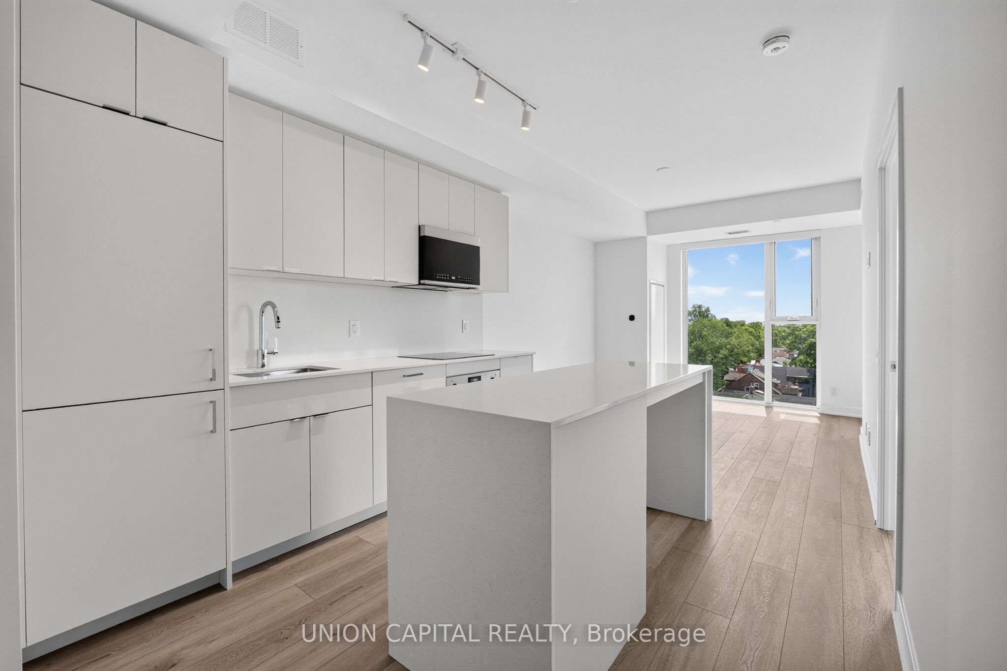 1660 Bloor Street W 910