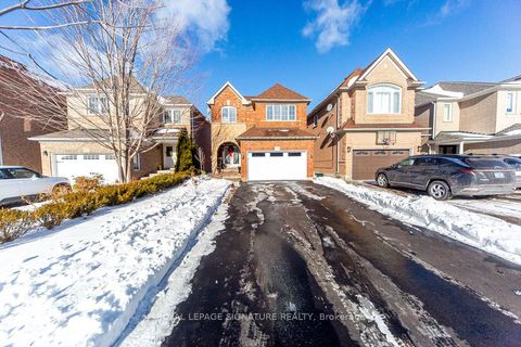 Photo of 40 Tuscana Boulevard, Vaughan, ON L4K 5J2 (MLS # N12659710)