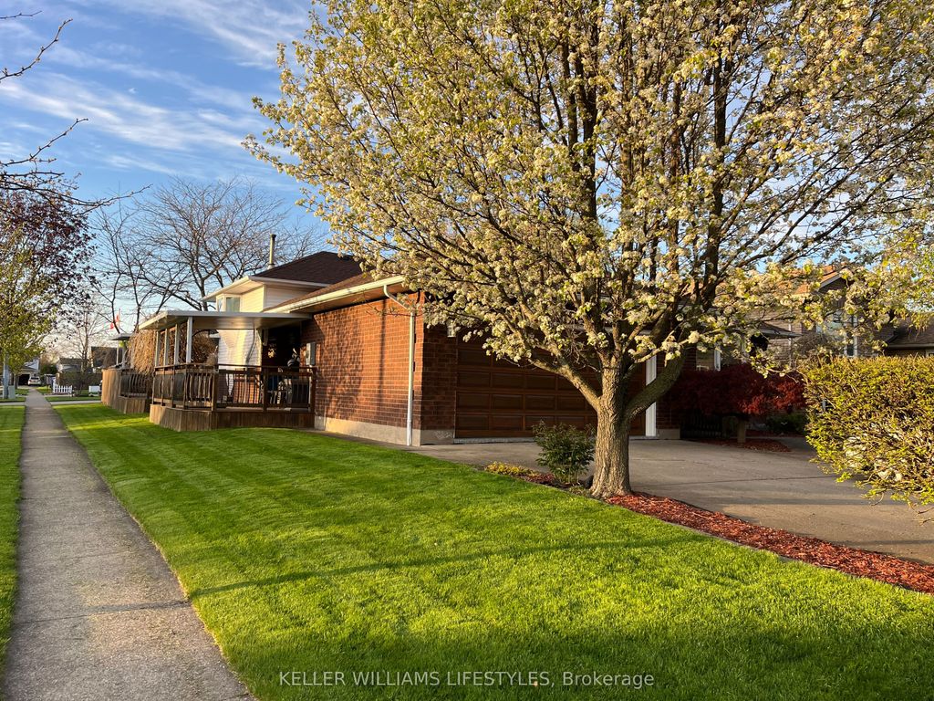 Photo of 121 CEDARVALE Crescent, Welland, ON L3C 6W6 (MLS # X13114632)