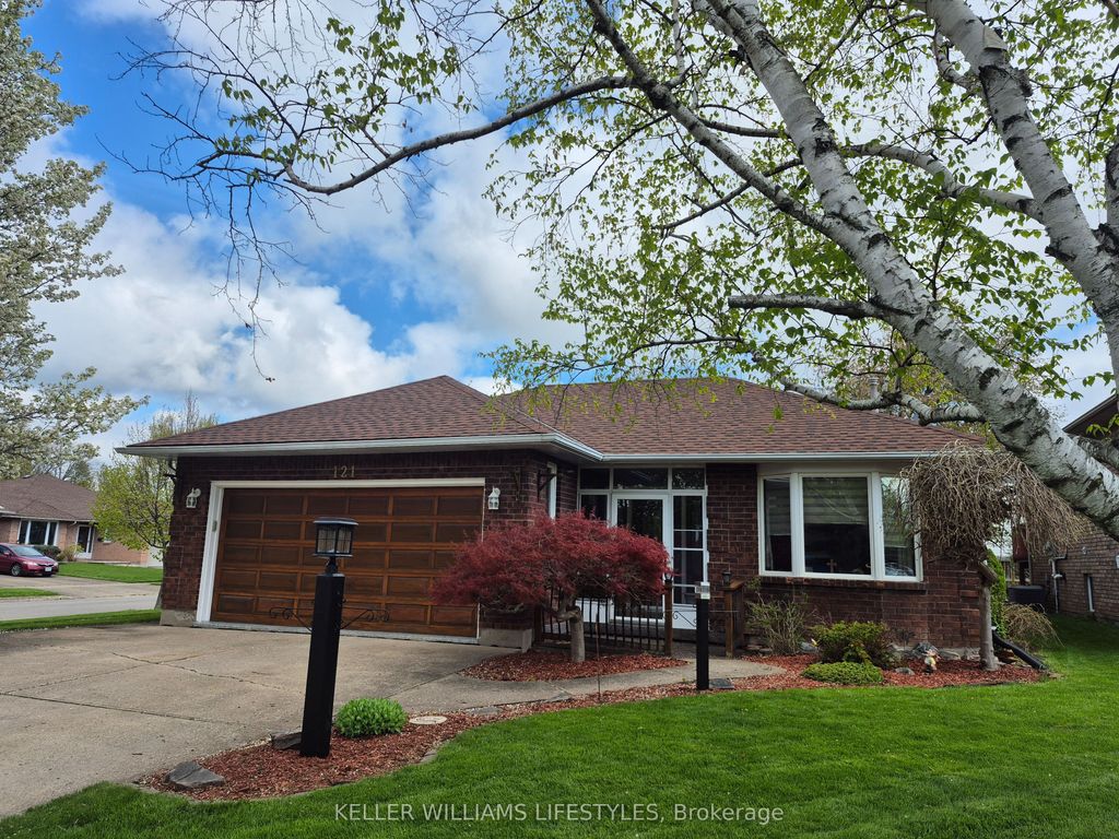 Photo of 121 CEDARVALE Crescent, Welland, ON L3C 6W6 (MLS # X13114632)