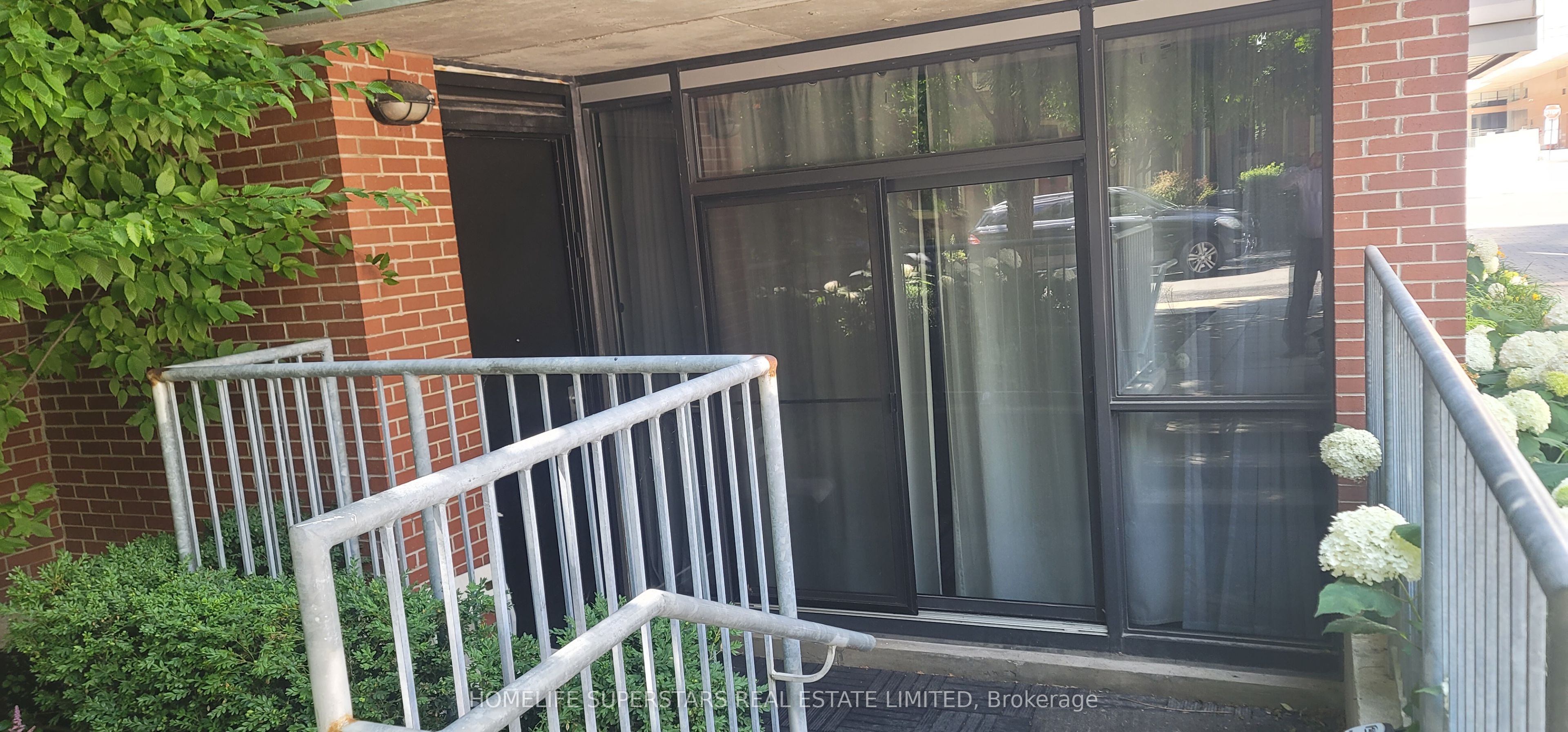 60 Niagara Street 101