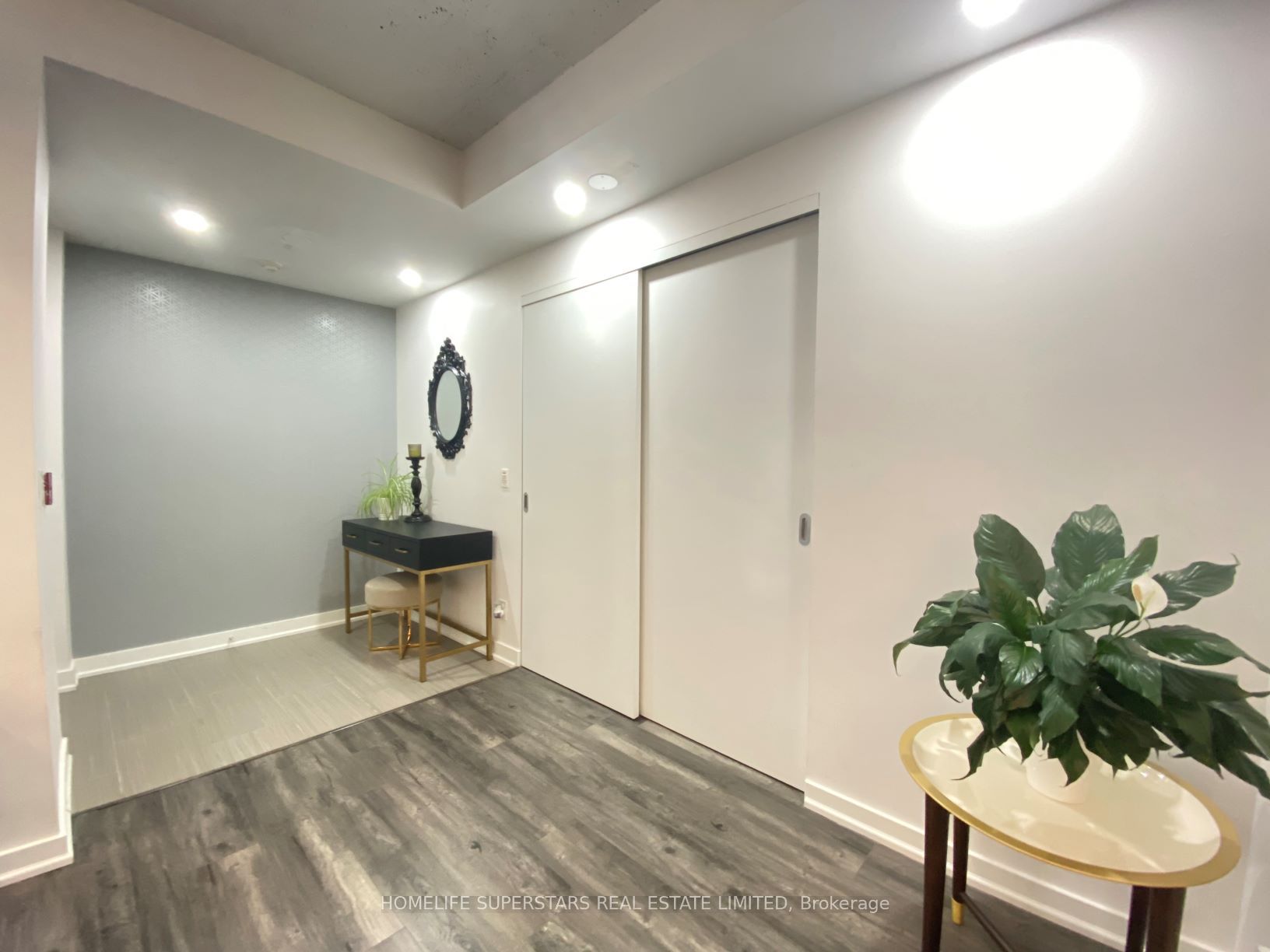 60 Niagara Street 101