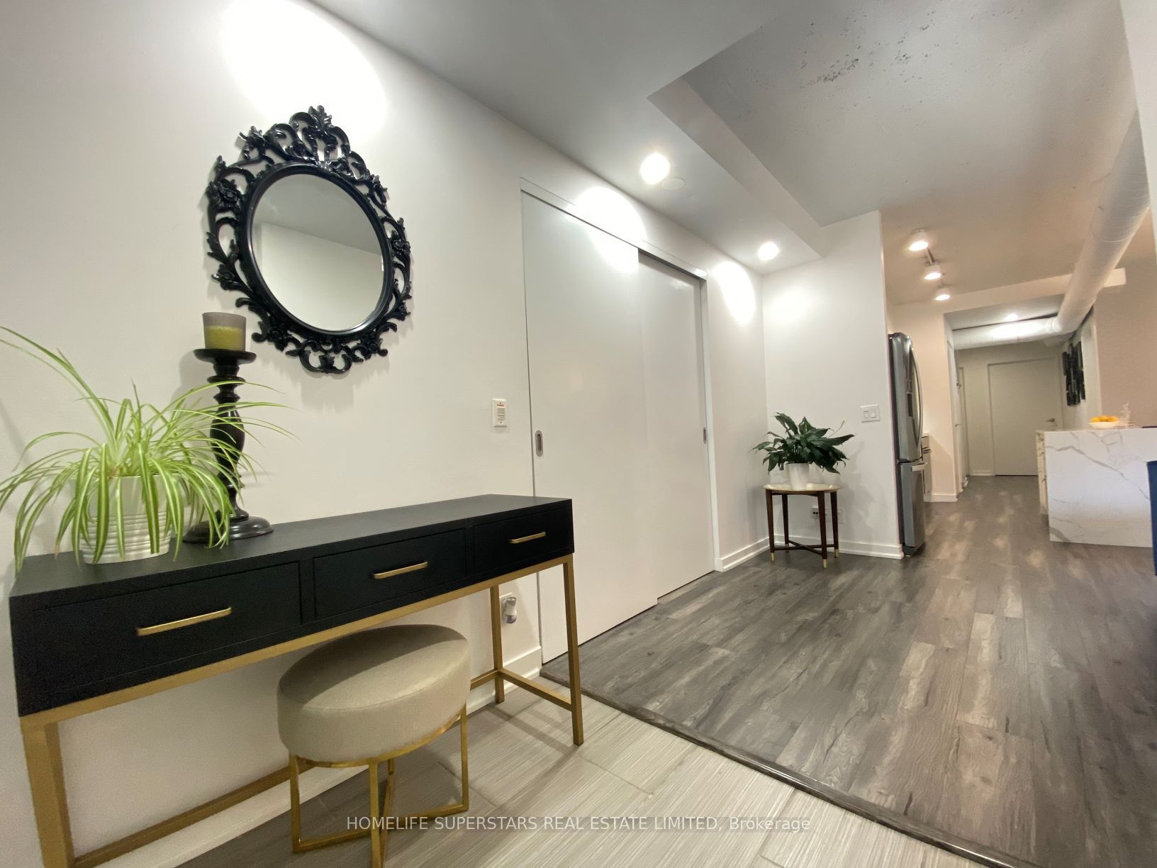 60 Niagara Street 101