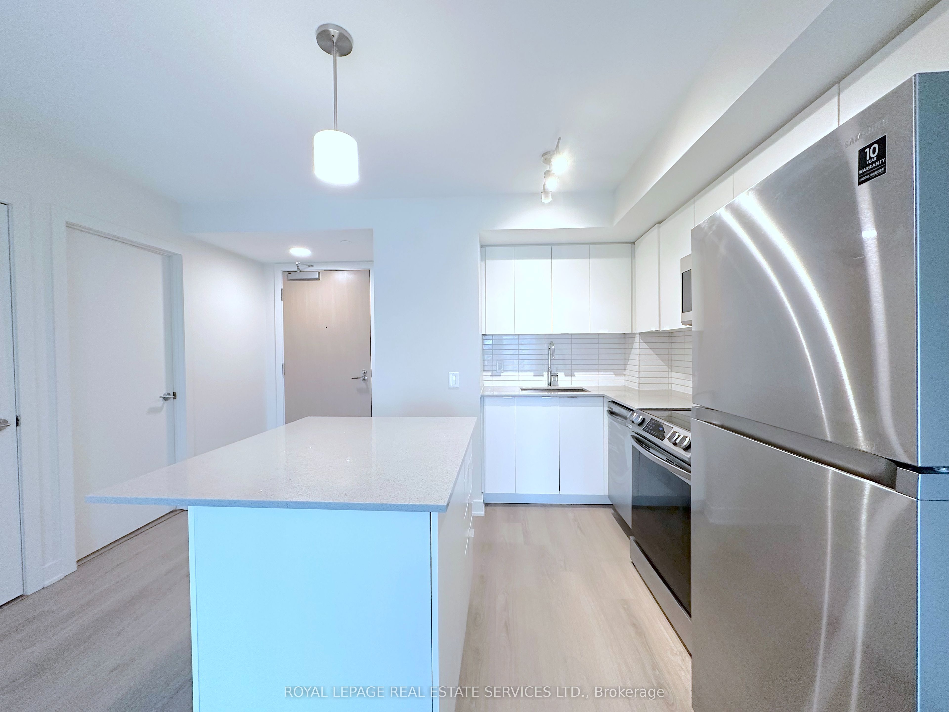 3385 Dundas Street W 409