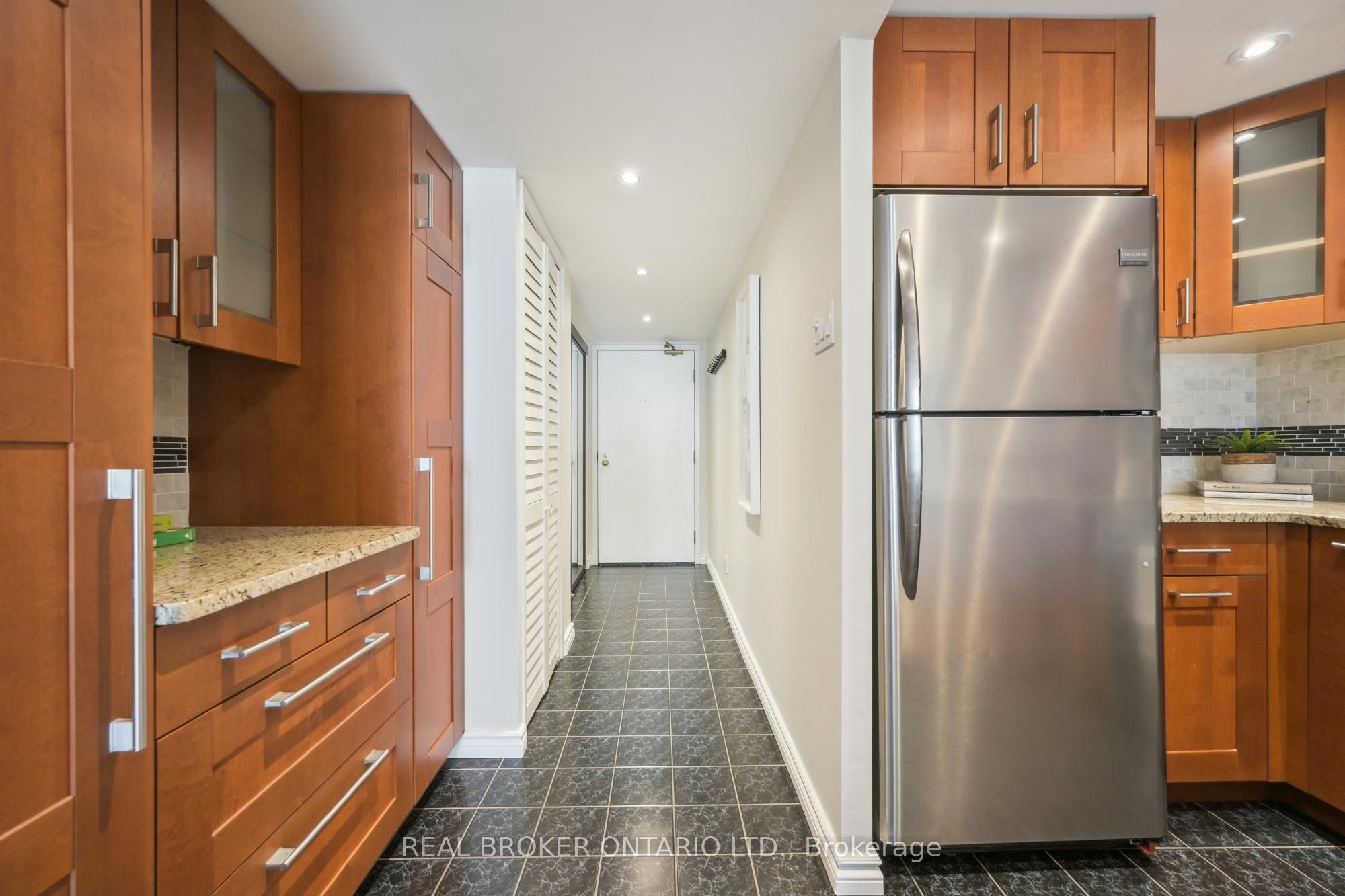 92 King Street E 508