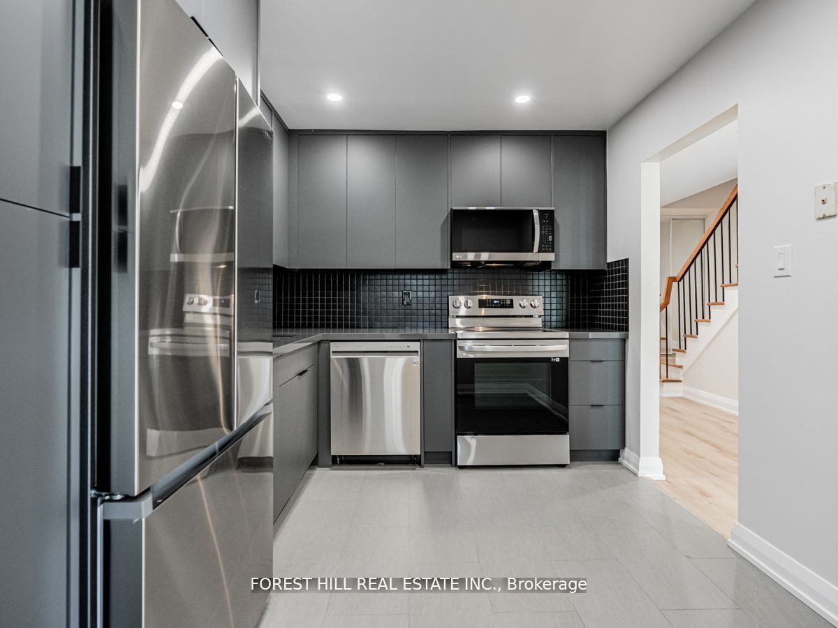 2120 Rathburn Road E 37