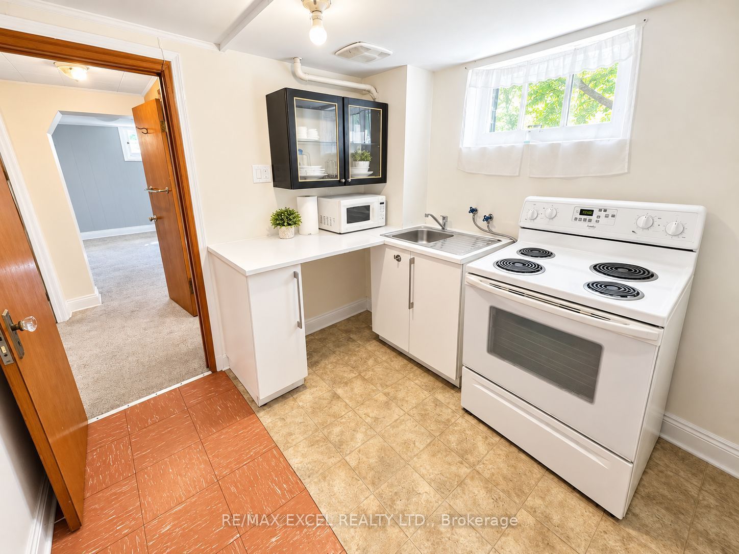 11 Hutton Avenue