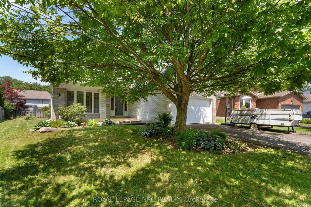 Photo of 23 Woodside Square, Pelham, ON L0S 1E4 (MLS # X13603410)