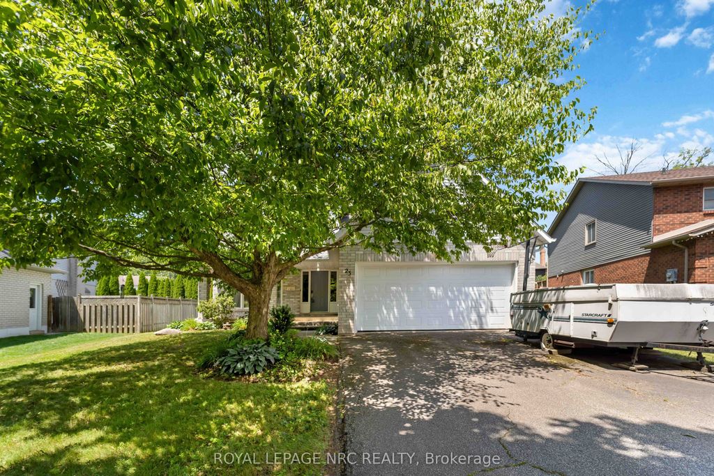 Photo of 23 Woodside Square, Pelham, ON L0S 1E4 (MLS # X13603410)