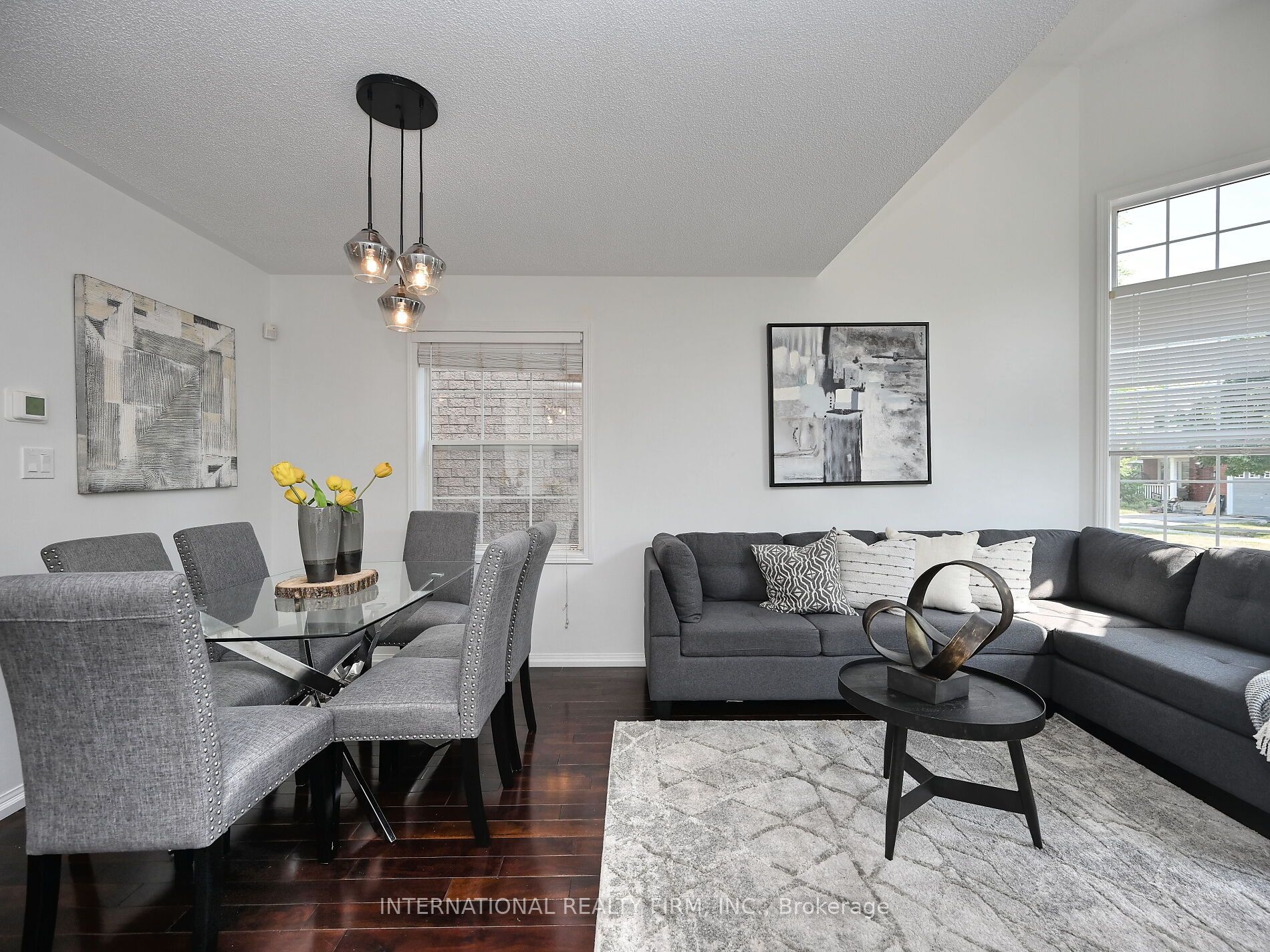 2382 Falkland Crescent