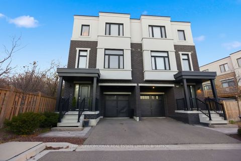 1802 Mitoff Place Mississauga ON L4W 0E8