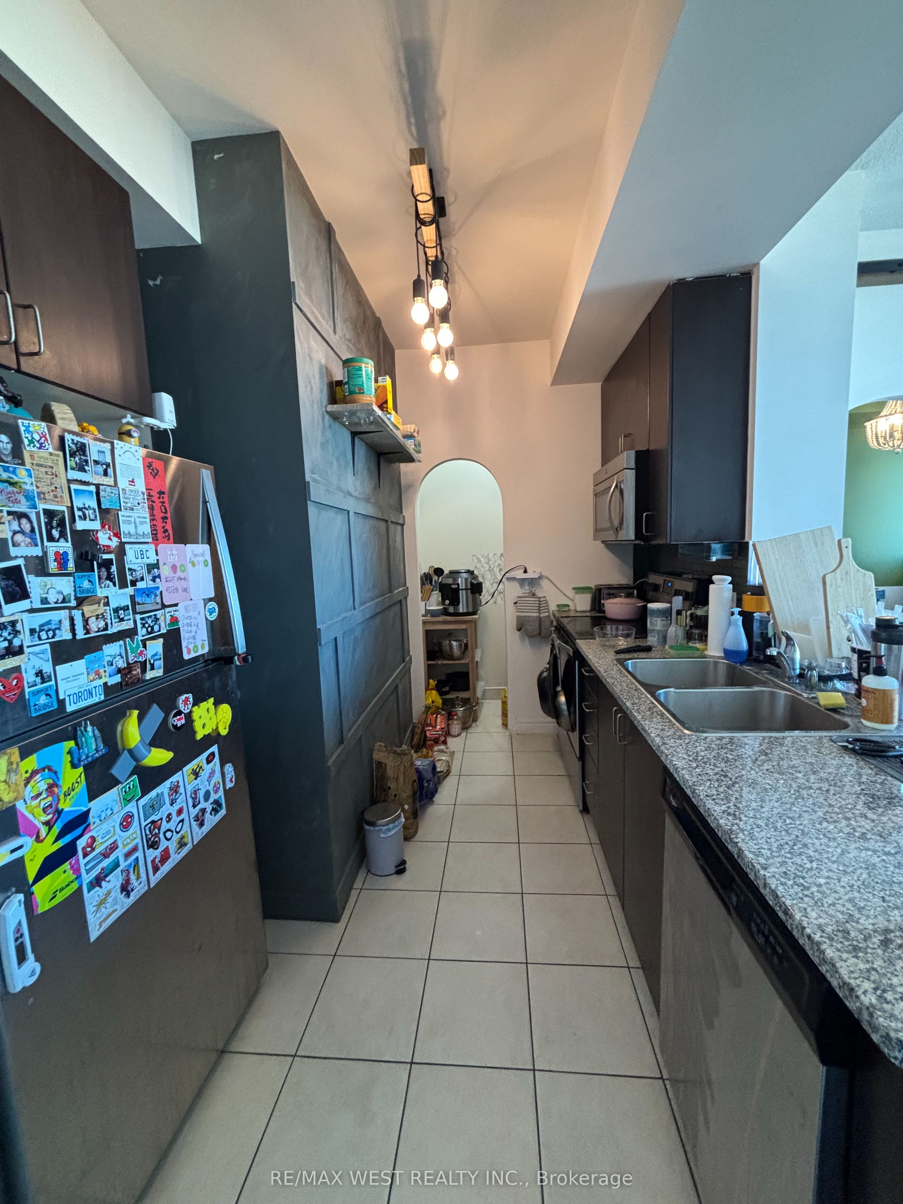 339 Rathburn Road W 701