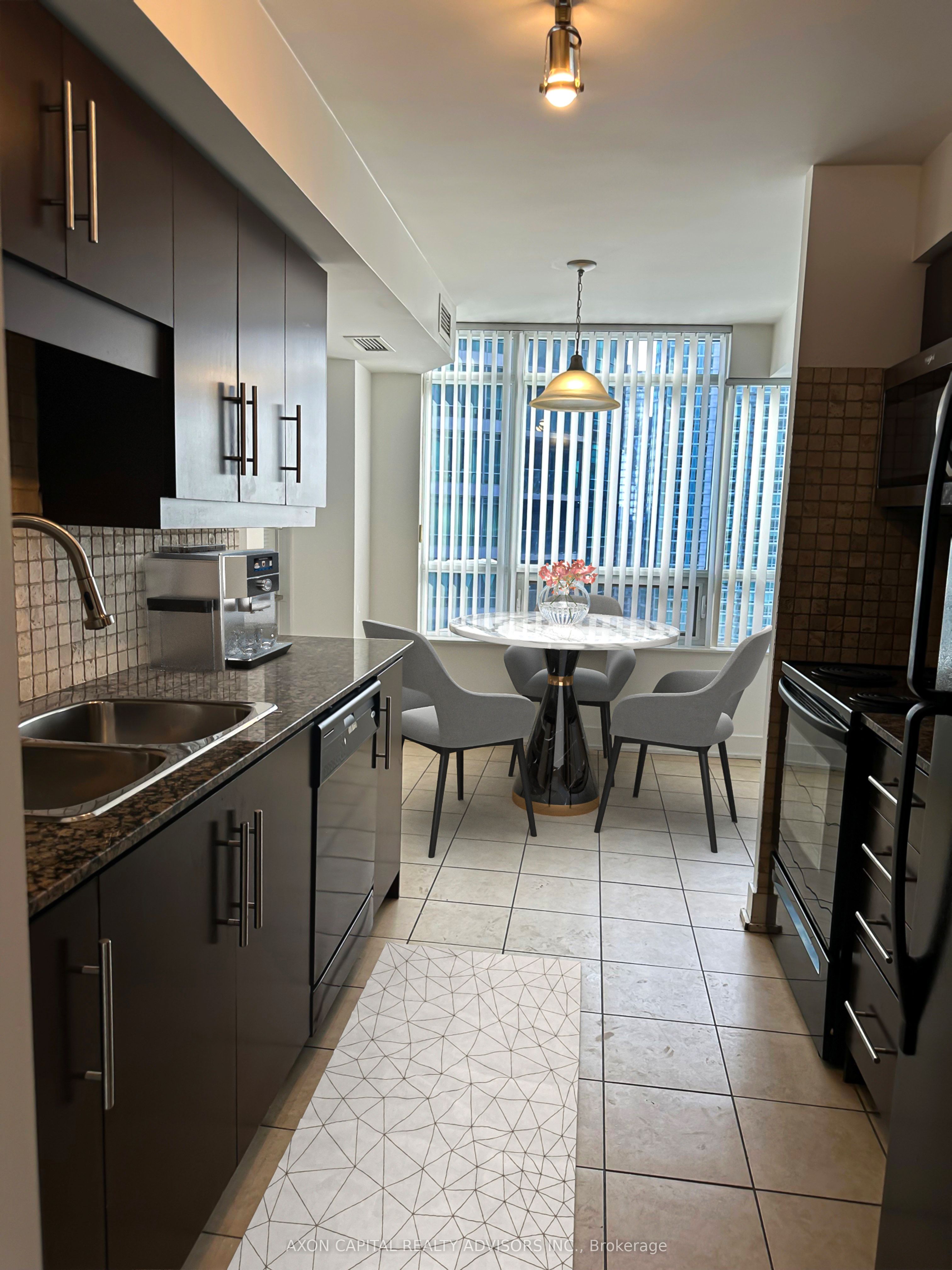 20 Blue Jays Way 1619