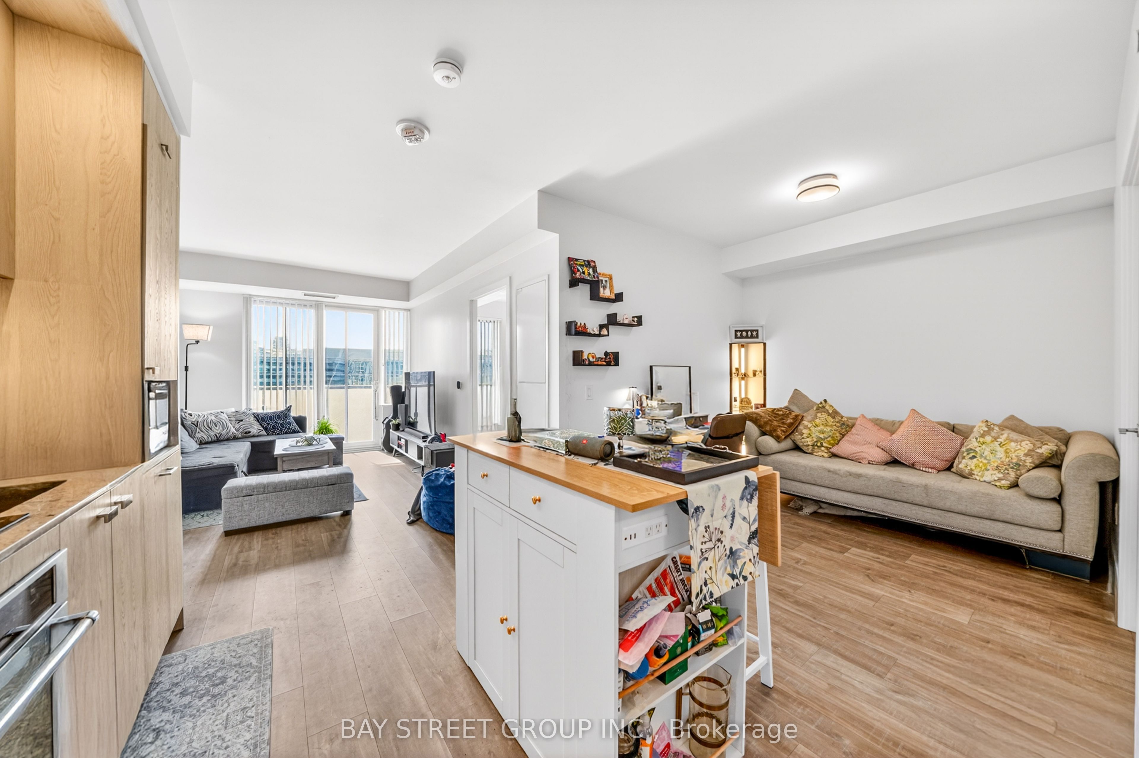 480 Front Street W 801