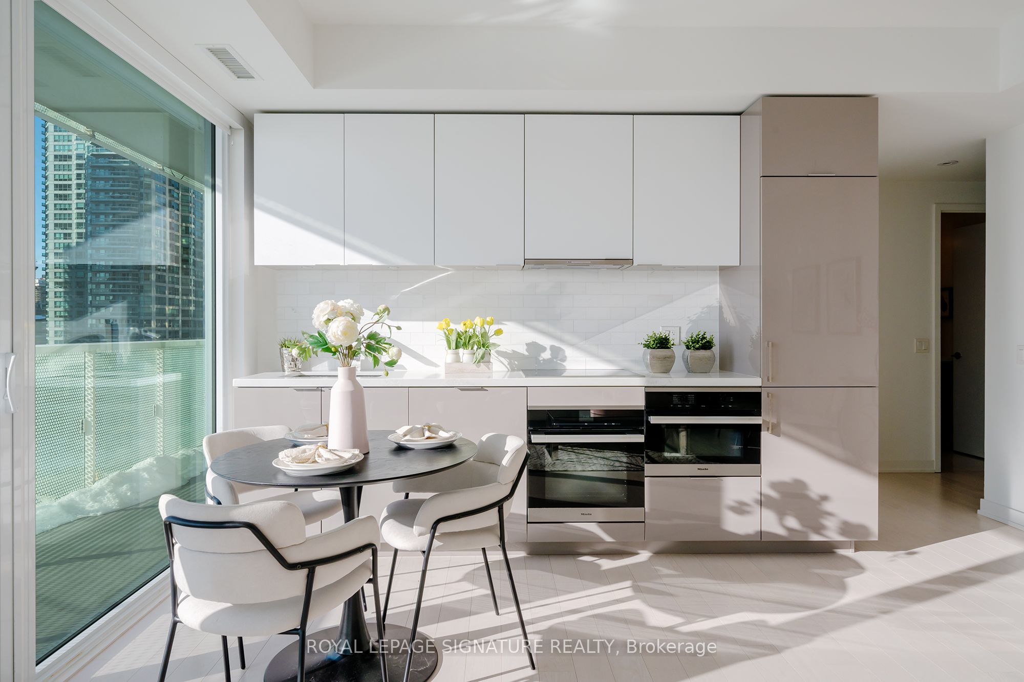 15 Queens Quay E 711