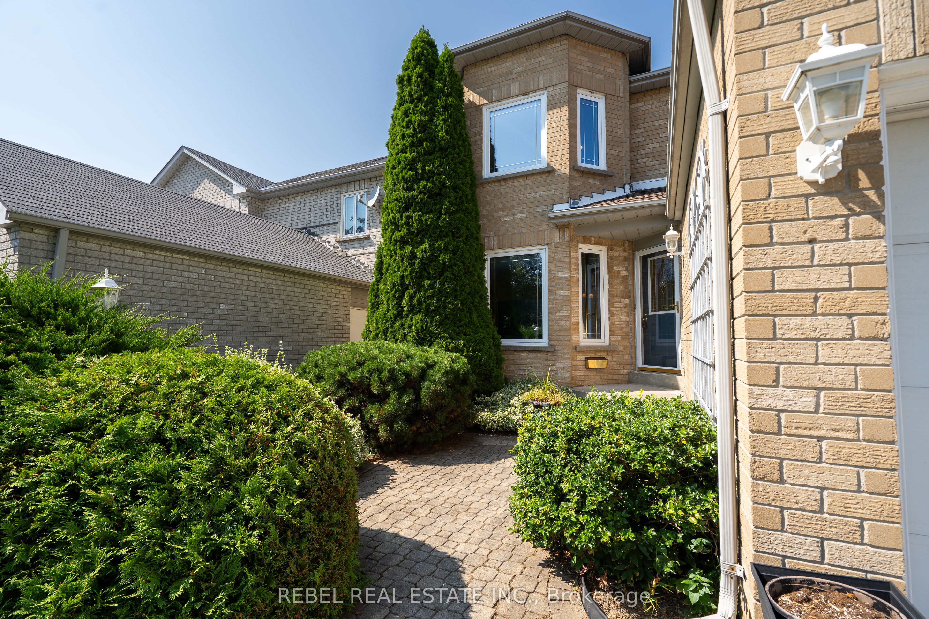 696 Atwood Crescent
