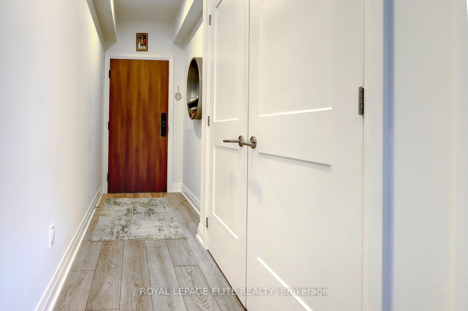 21 Park Street E 318