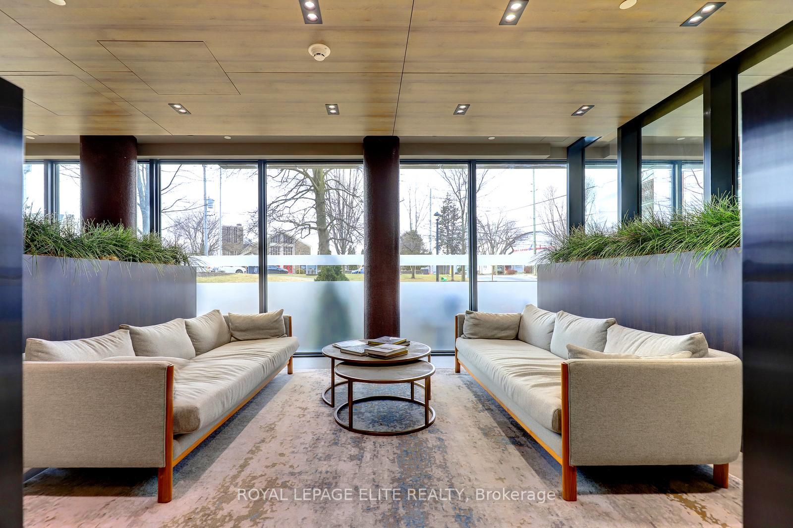 21 Park Street E 318