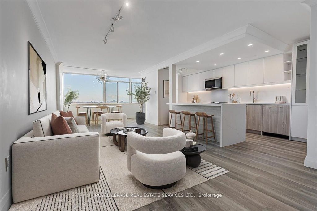 Photo of 3000 Bathurst Street #706, Toronto, ON M6B 3B4 (MLS # C13115768)
