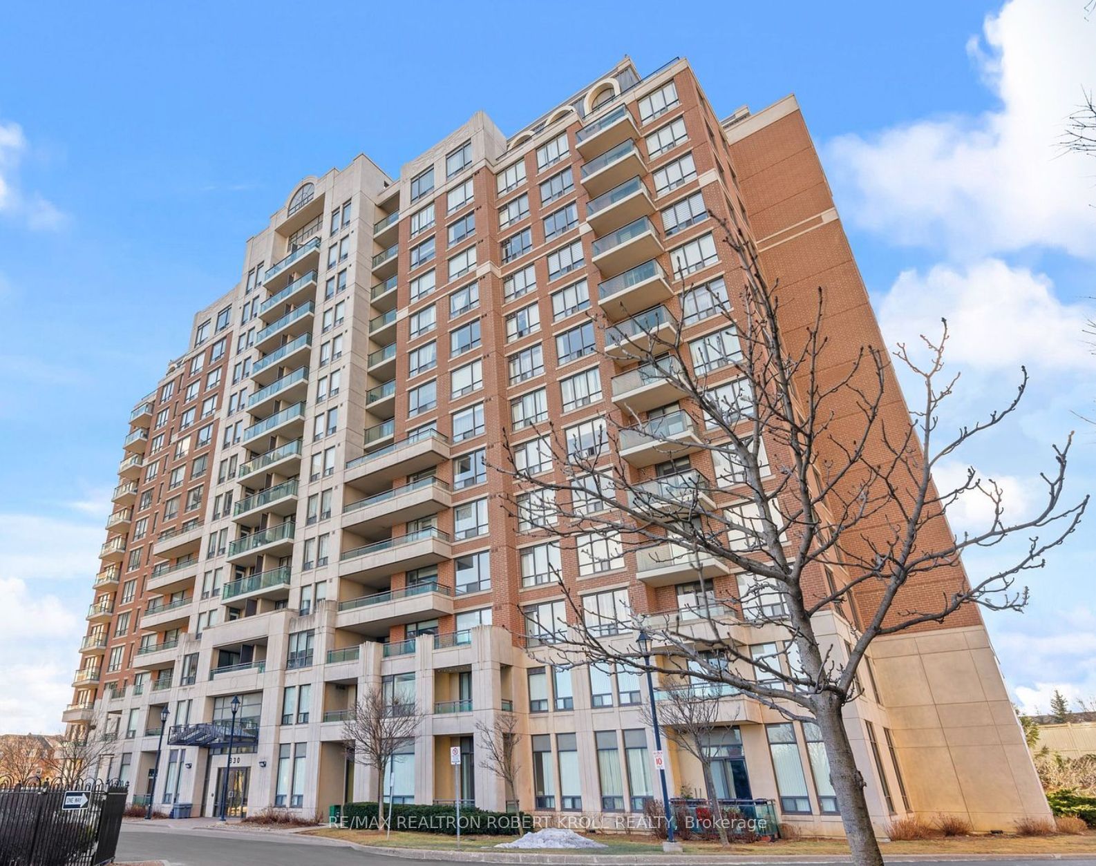 330 Red Maple Road 906