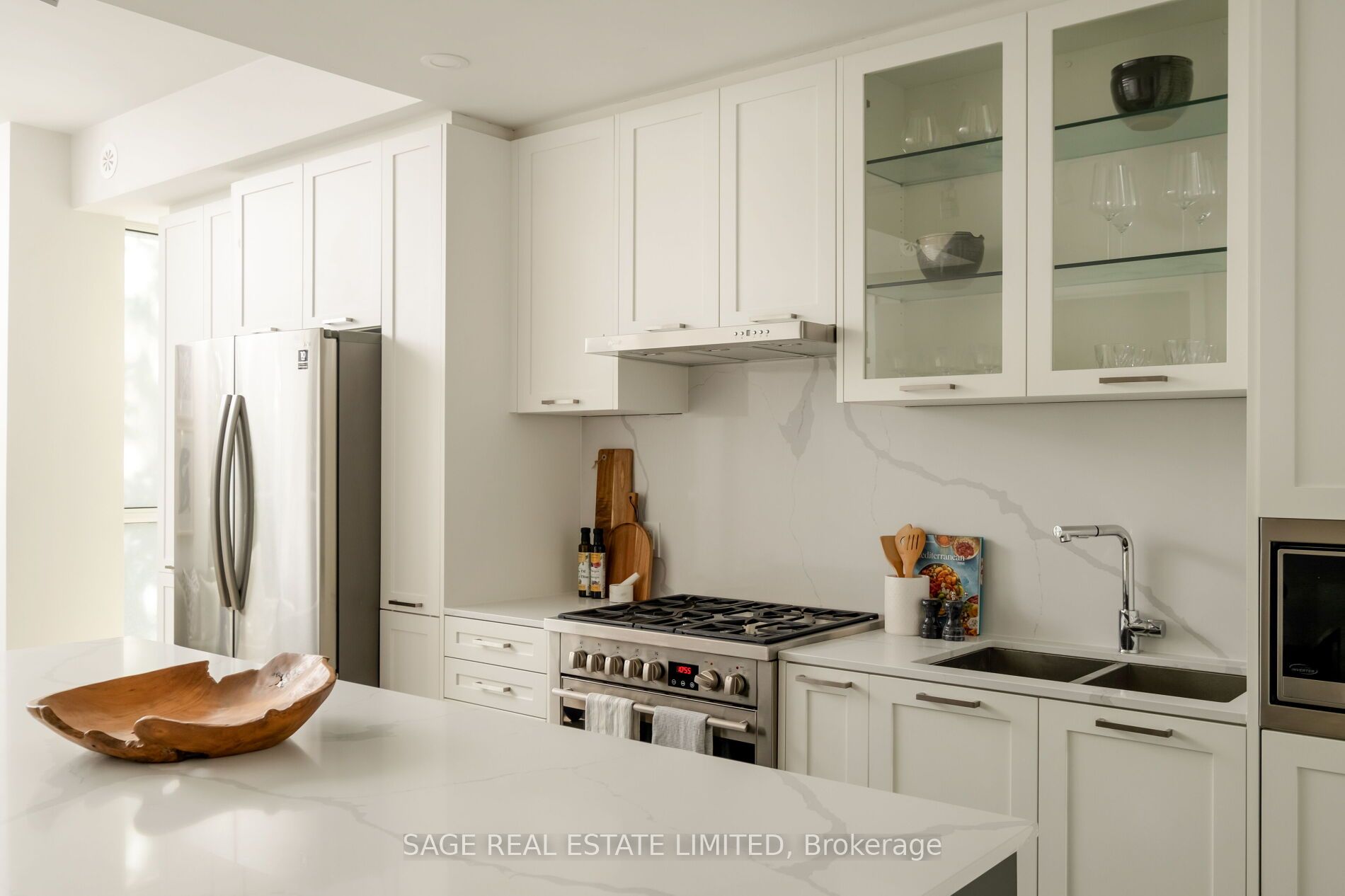 1331 Queen Street E Th01