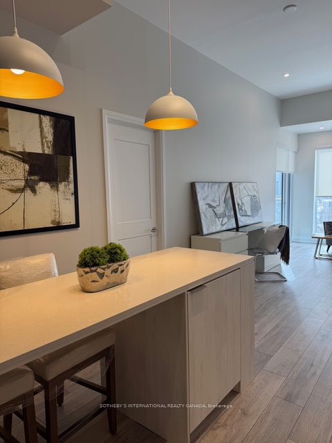 21 Park Street E 707