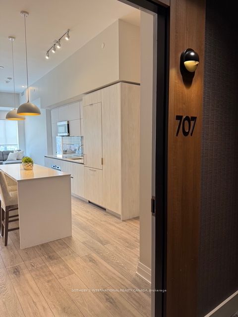 21 Park Street E 707