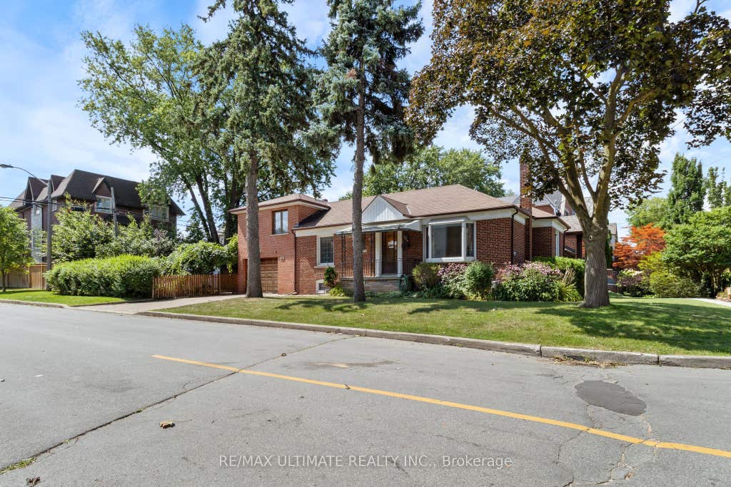 Photo of 519 Douglas Avenue, Toronto, ON M5M 1H7 (MLS # C13690340)