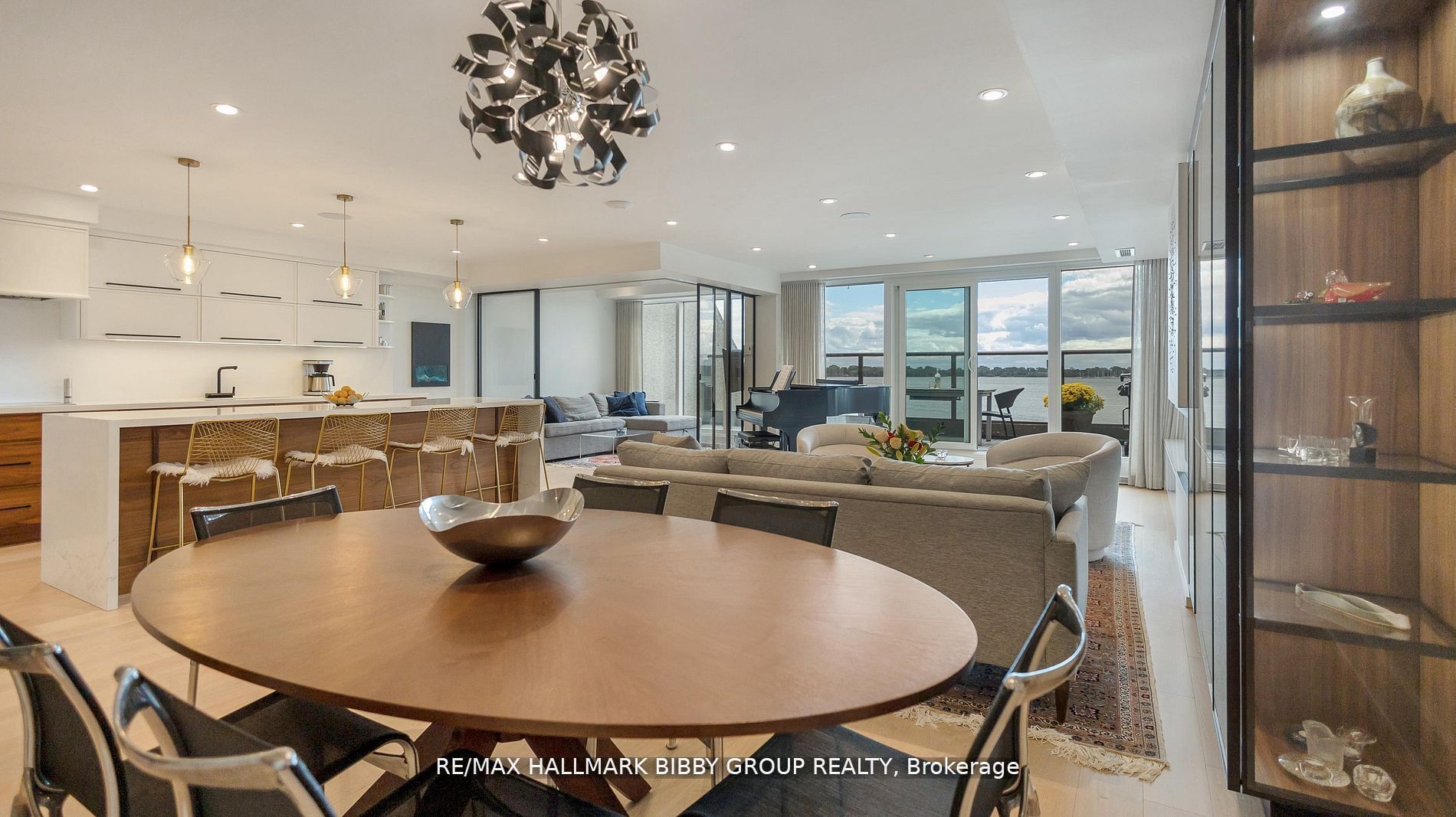 99 Harbour Square 613