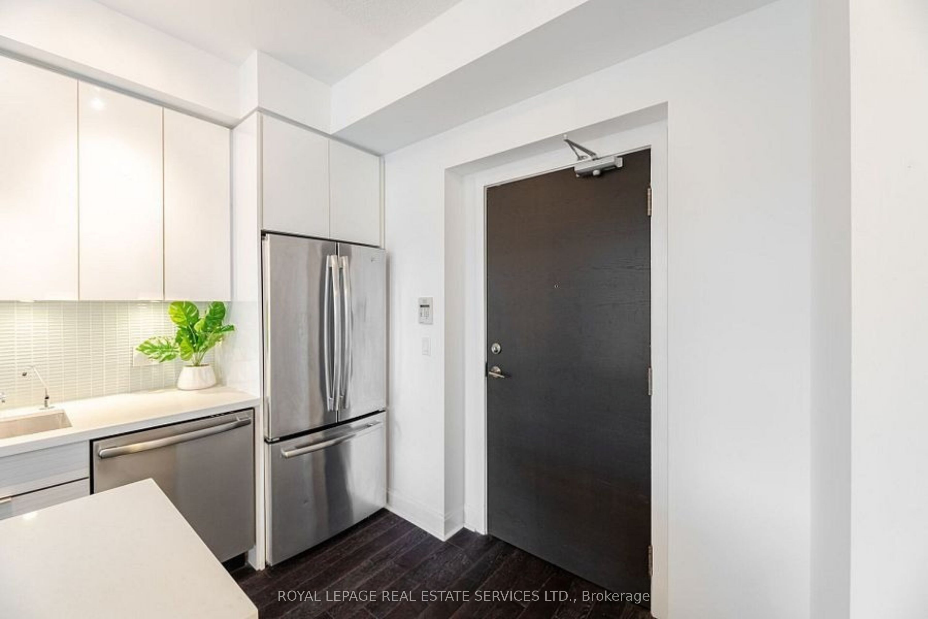 33 Shore Breeze Drive 1307