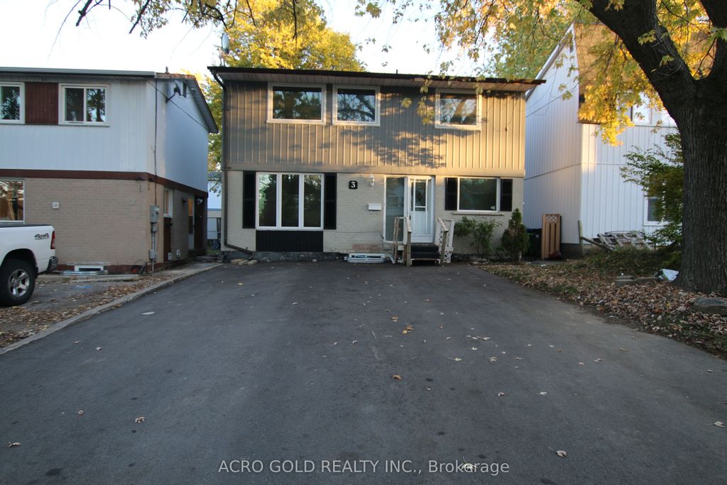 Photo of 3 GATSBY Square, Brampton, ON L6S 2H4 (MLS # W12631618)