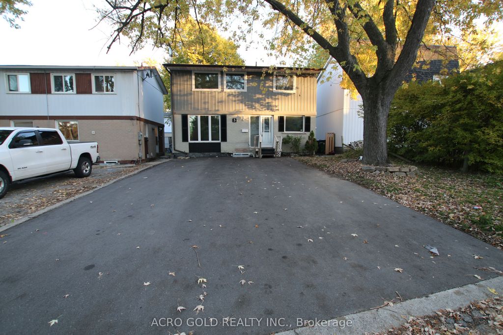 Photo of 3 GATSBY Square, Brampton, ON L6S 2H4 (MLS # W12631618)