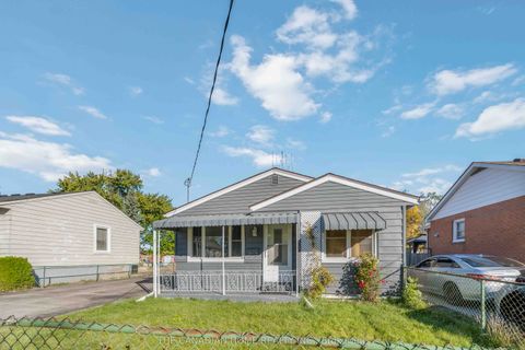 Photo of 11 PARKWOOD Drive, St. Catharines, ON L2P 1H1 (MLS # X12470365)