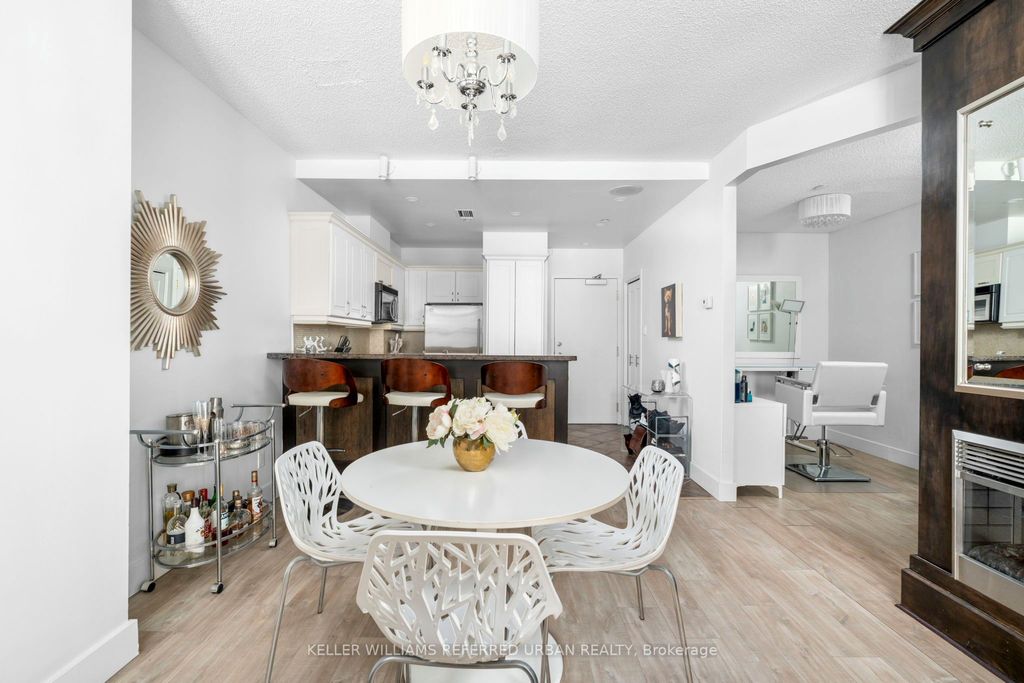 Photo of 393 King Street W #706, Toronto, ON M5V 3G8 (MLS # C12917468)