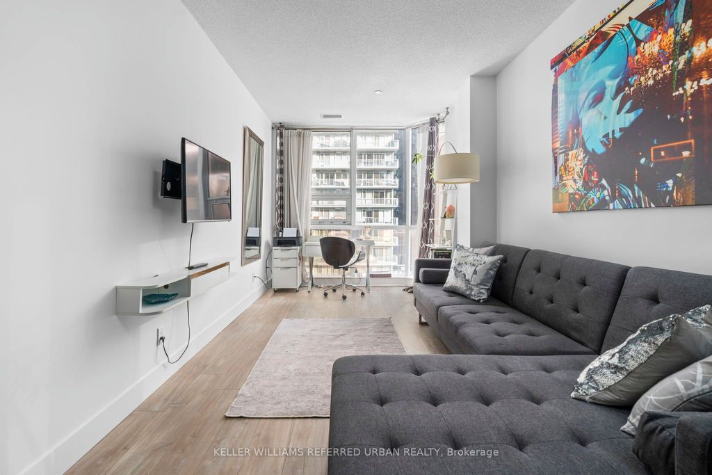 Photo of 393 King Street W #706, Toronto, ON M5V 3G8 (MLS # C12917468)