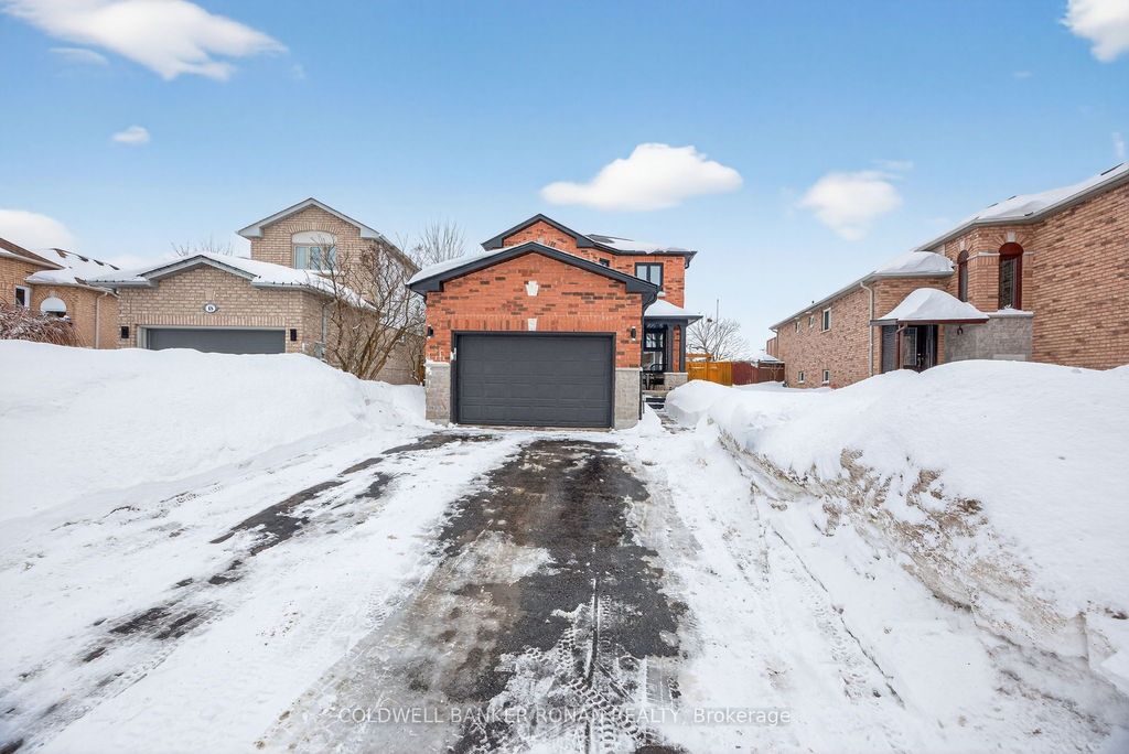 Photo of 13 Bluegrass Drive, Barrie, ON L4N 9N9 (MLS # S12811938)