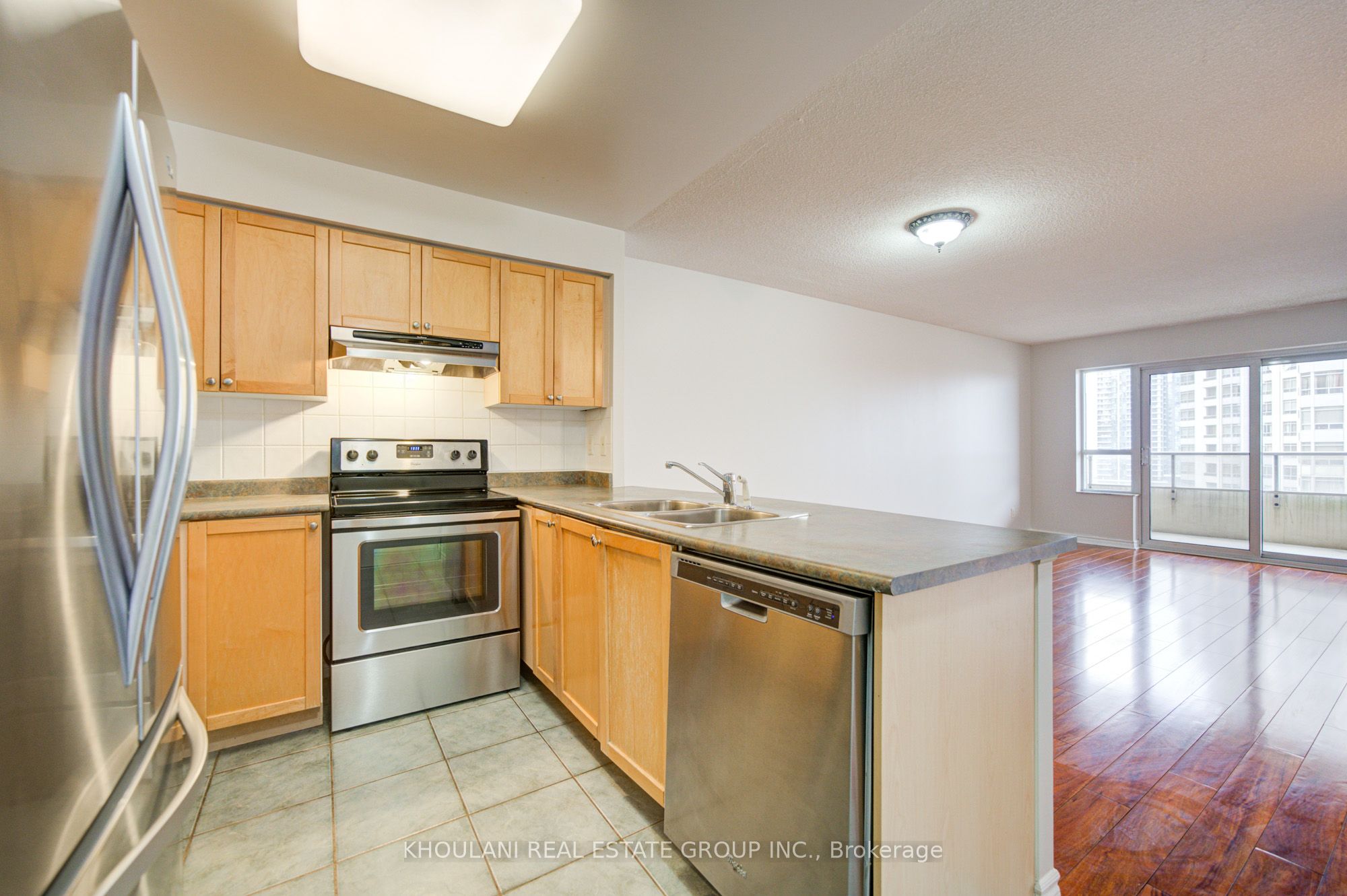 25 Kingsbridge Garden Circle 1423