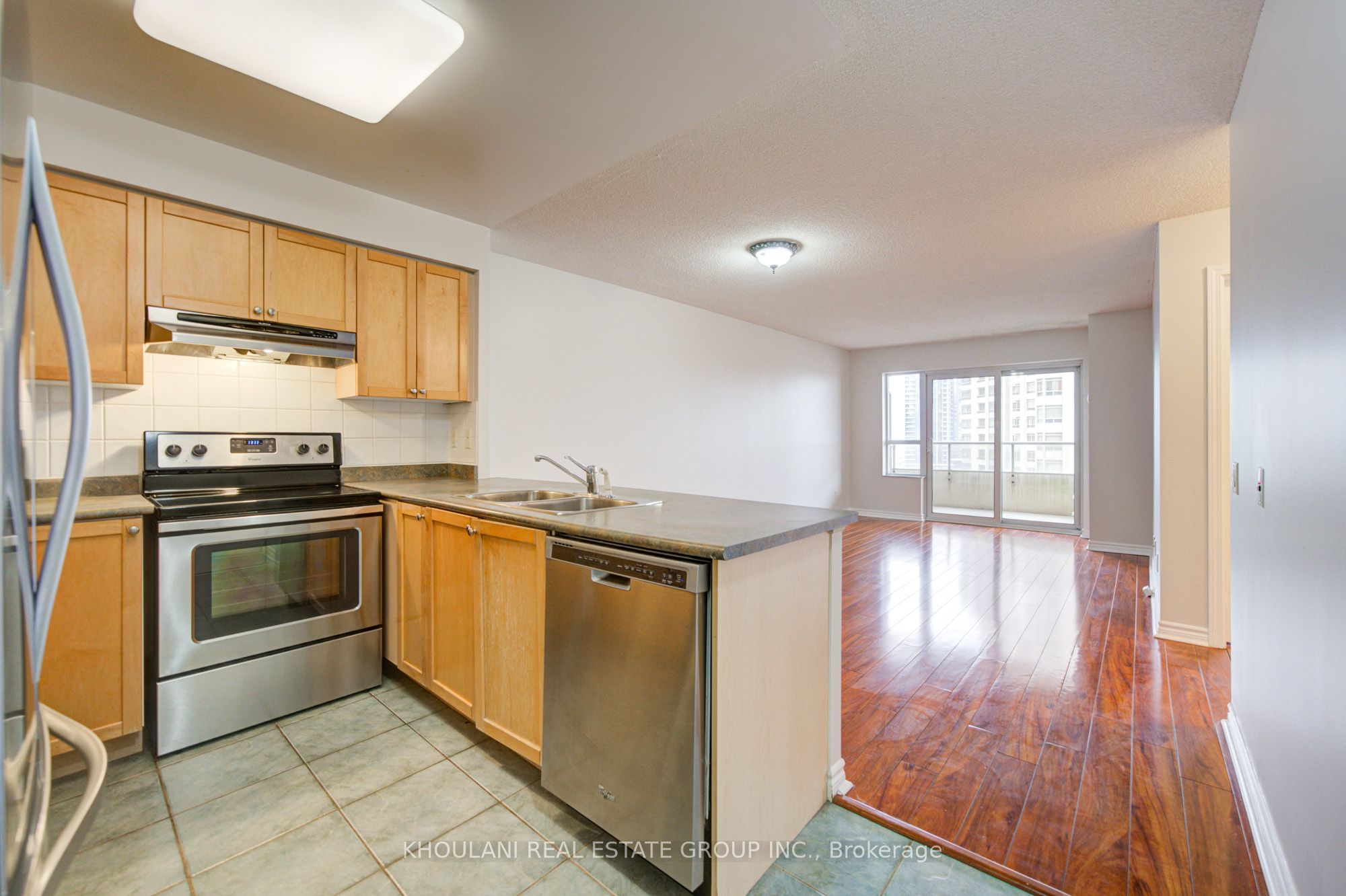 25 Kingsbridge Garden Circle 1423